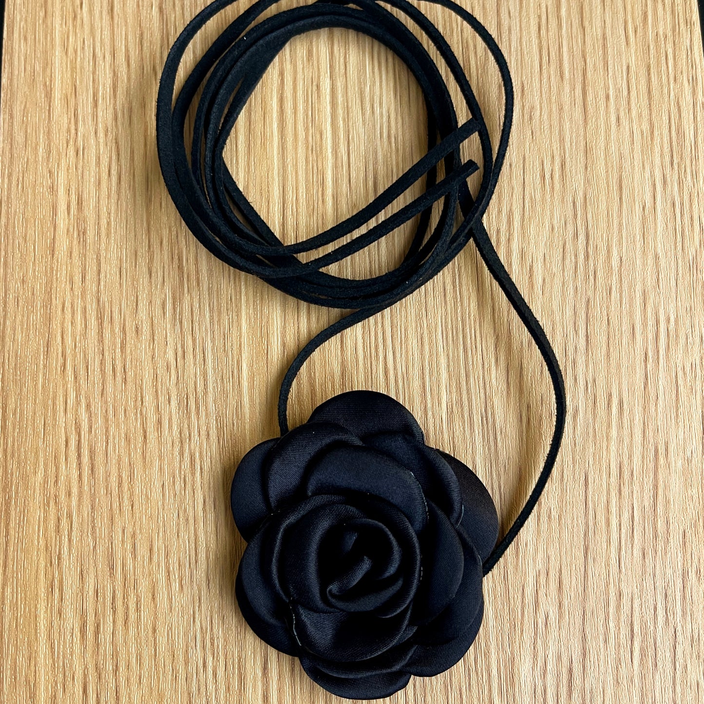 La Rosa Choker