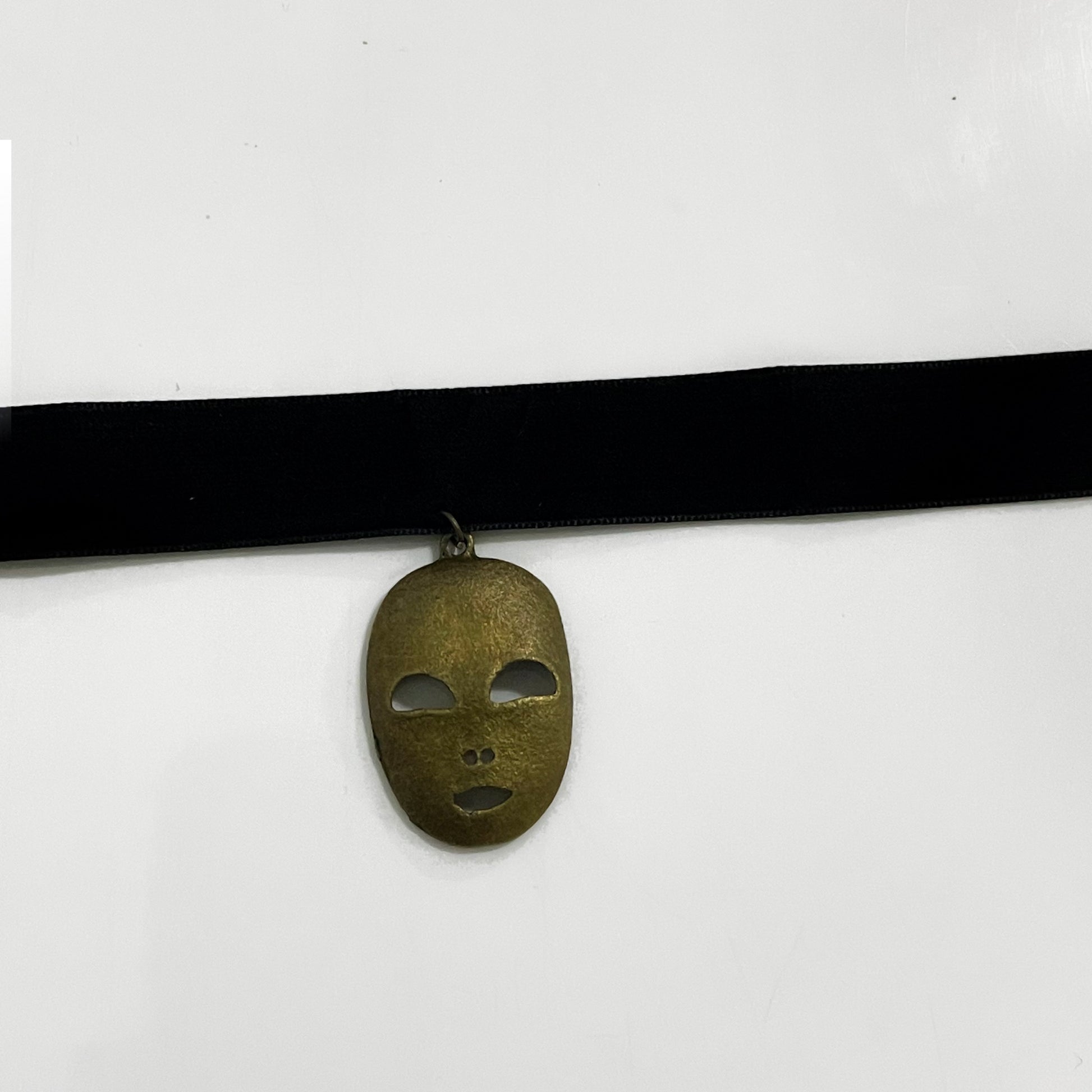 Faceless Velvet Choker - Queenlybypinupqueens