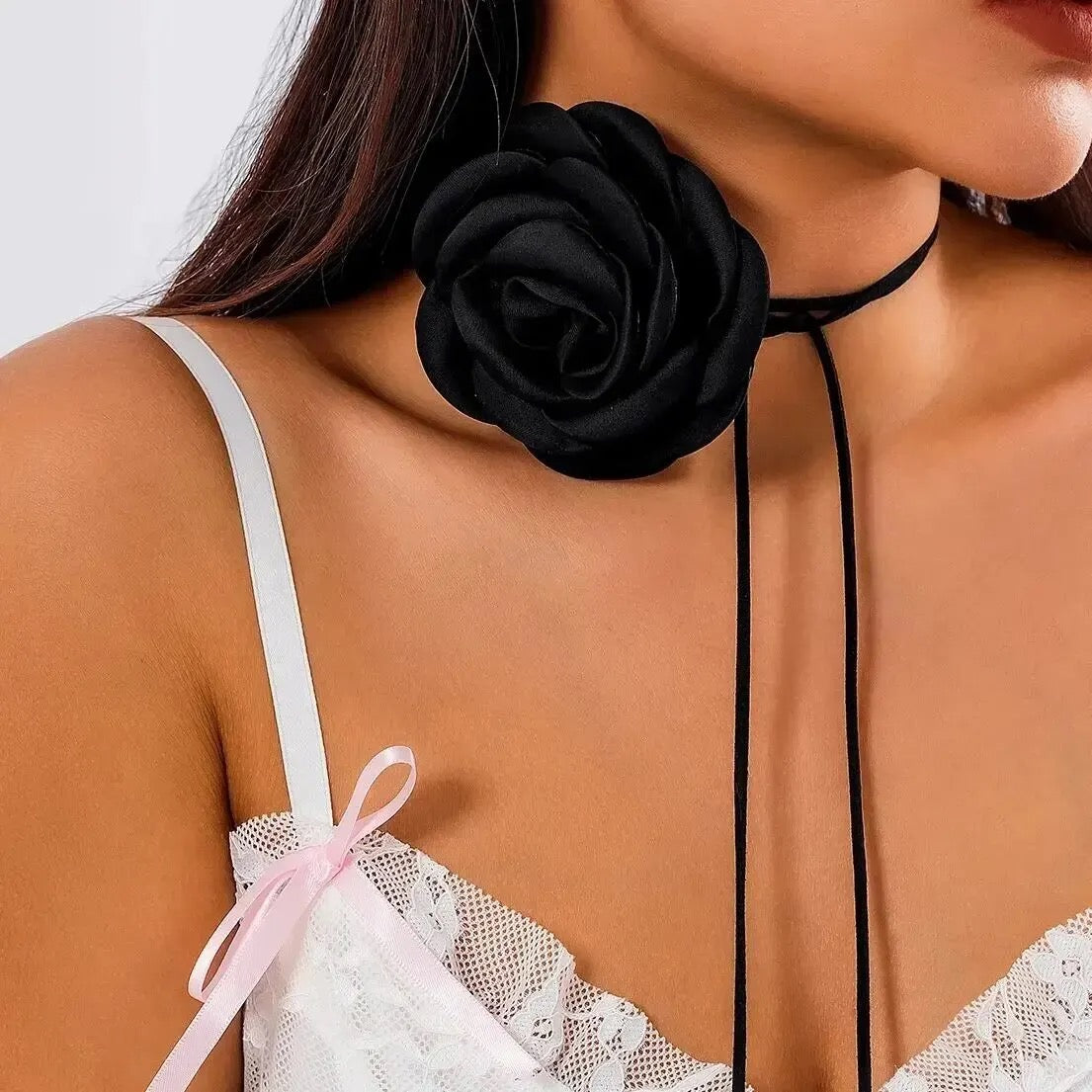 La Rosa Choker