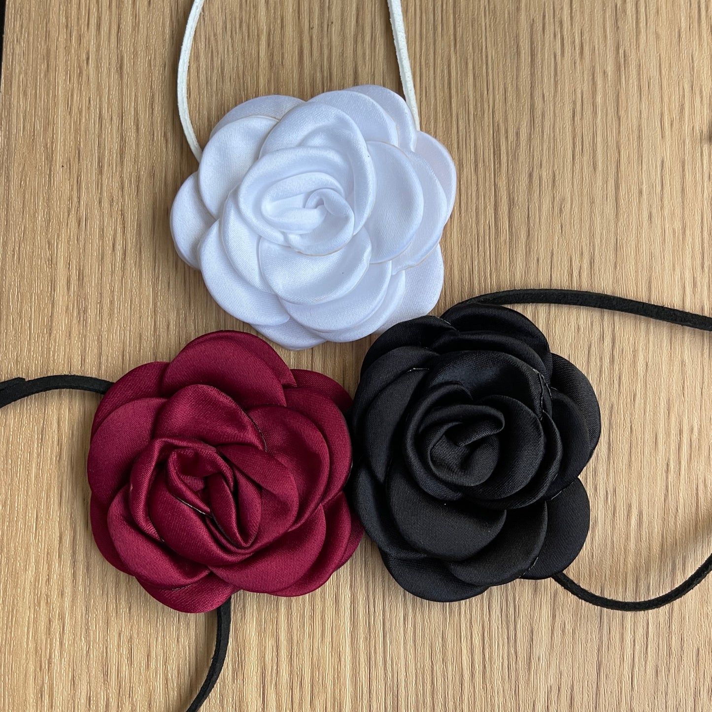 La Rosa Choker