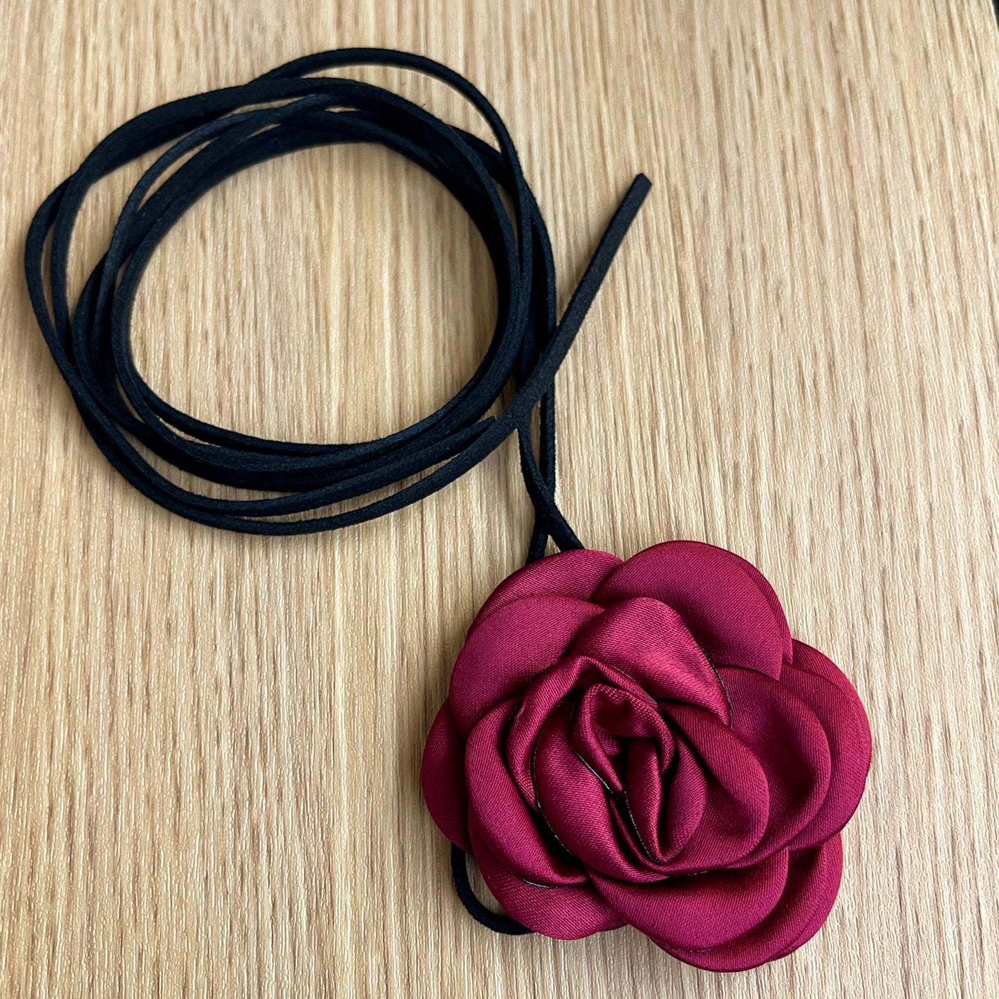 La Rosa Choker